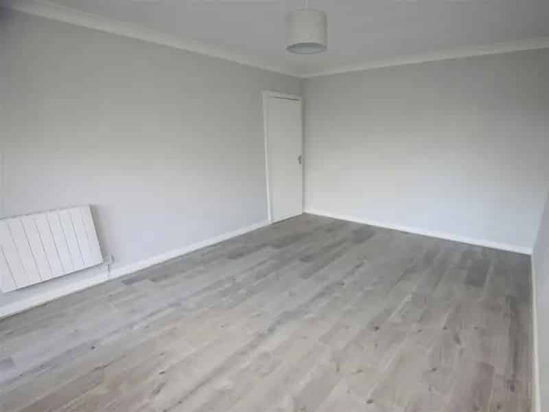 Ground Floor Flat Two Double Bedrooms Leasehold Communal Parking