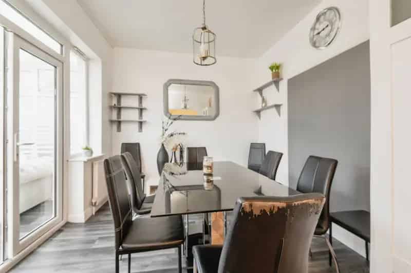 6 Bedroom Family Home with Large Garden and Great Schools
