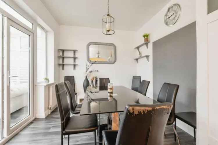 6 Bedroom Family Home with Large Garden and Great Schools