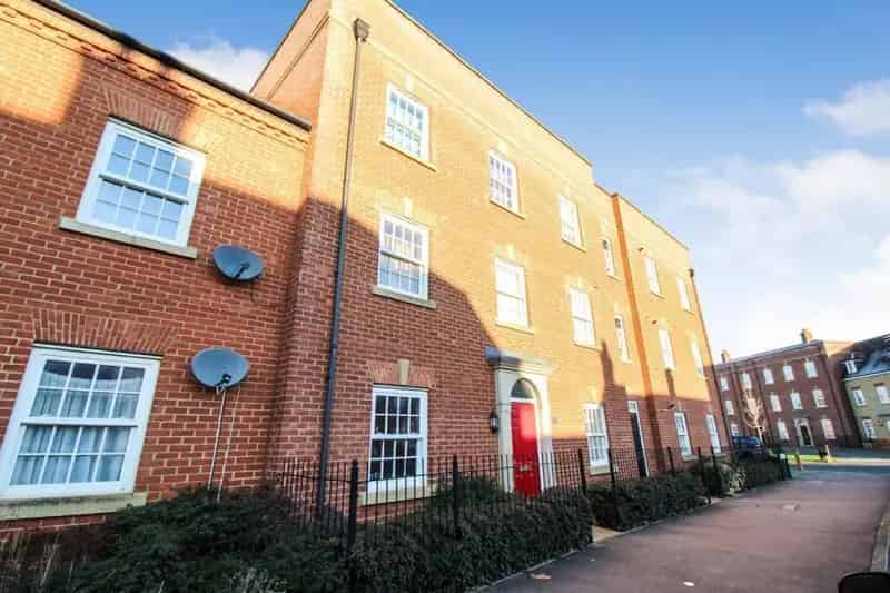 2 Bedroom Maisonette for Sale Great Denham