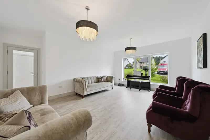 6 Bedroom Detached House Newton Mearns