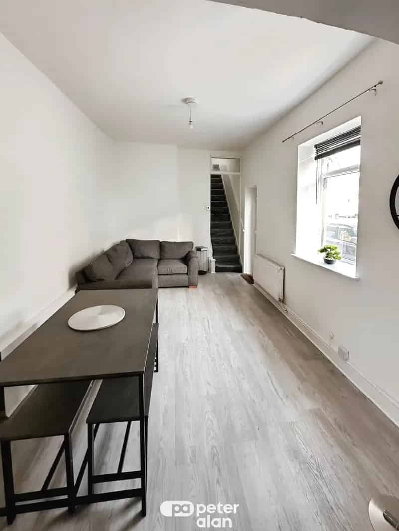 3 Bedroom House Newly Renovated Bills Included