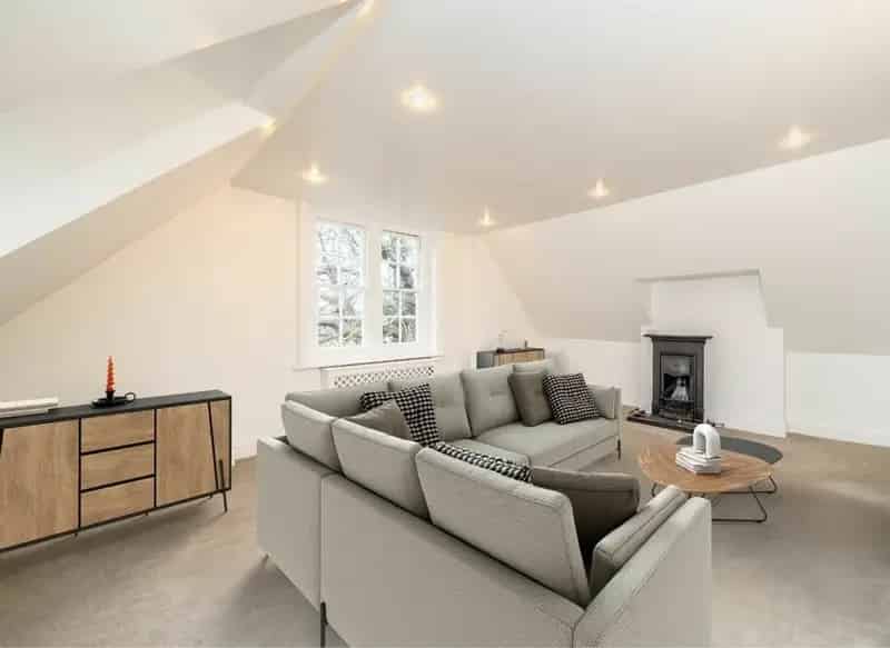 Edwardian Conversion Flat Wimbledon Top Floor Balcony 860 sq ft Share of Freehold