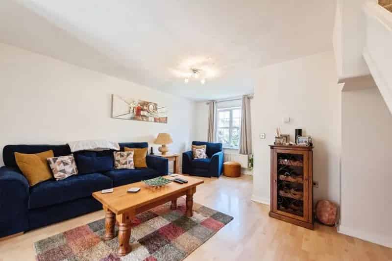 3 Bed Semi-Detached House with Summer House and Garden