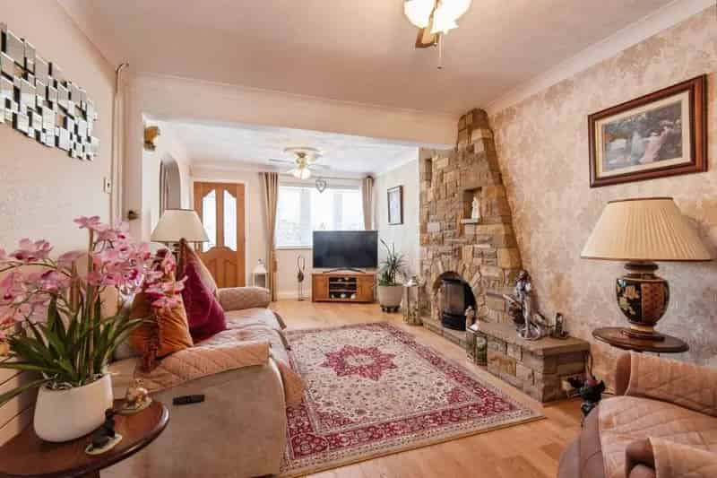Spacious 3 Bed Semi-Detached Home Near Royston Town Centre