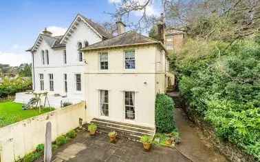 Victorian House with Stunning Views in Newton Abbot