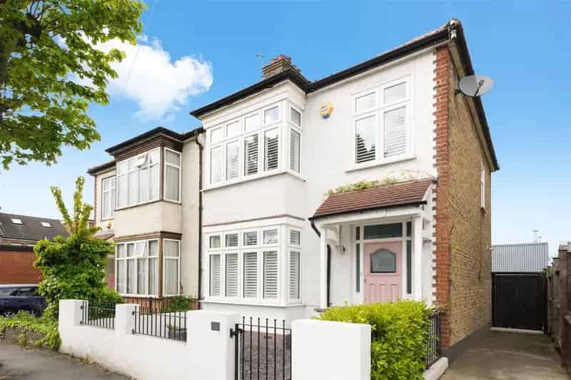 3 Bedroom Semi-Detached House to Rent Near Lee and Hither Green Stations