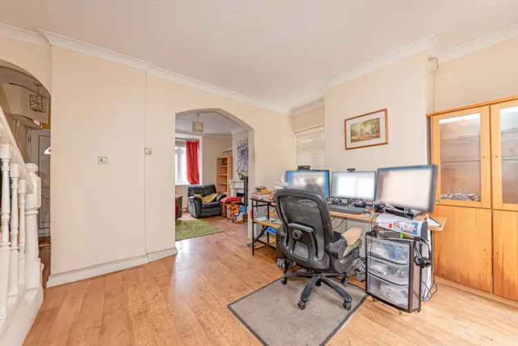 2 Bedroom House For Sale Near Bagshot High Street