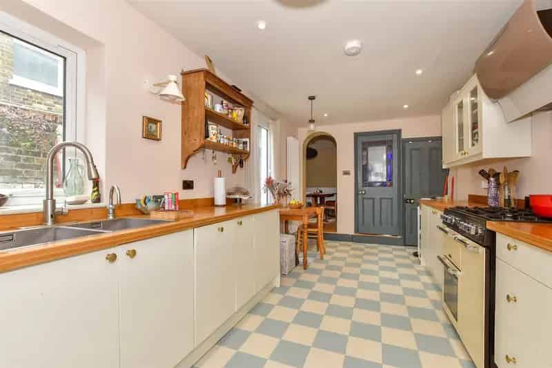 4 Bedroom Semi Detached House for Sale Ramsgate
