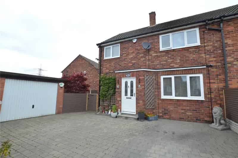 3 Bedroom Semi-Detached House in Methley Village
