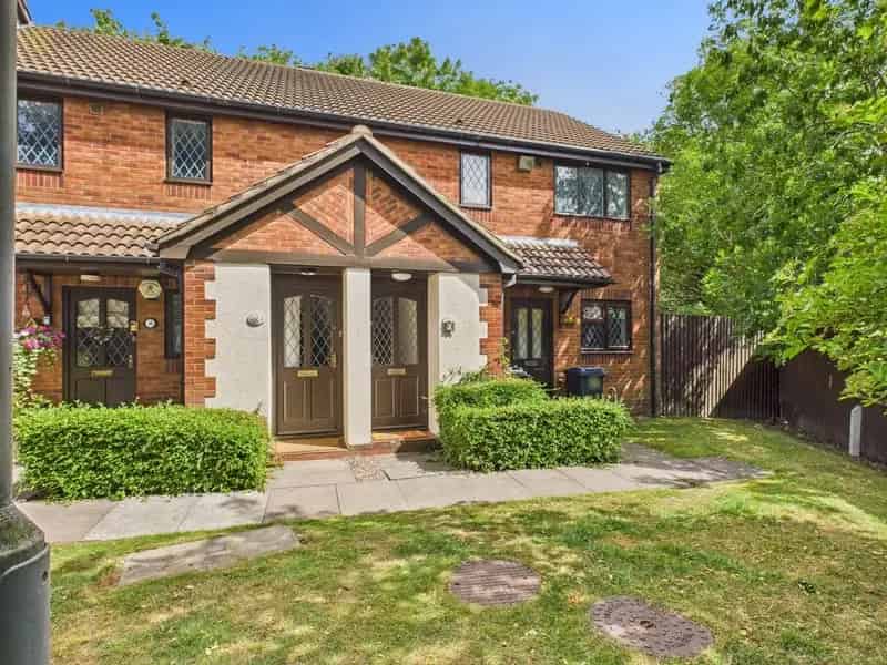 1 bedroom maisonette for sale