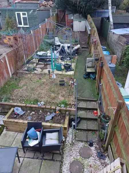 3 Bedroom End House Near Schools and Park