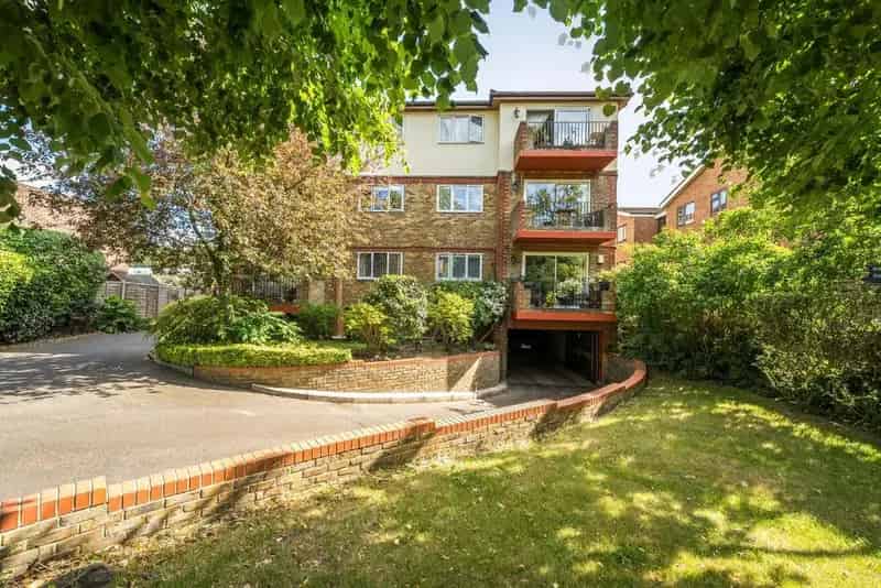 Chain Free Two Bedroom Apartment Beckenham Central Location Garage Parking