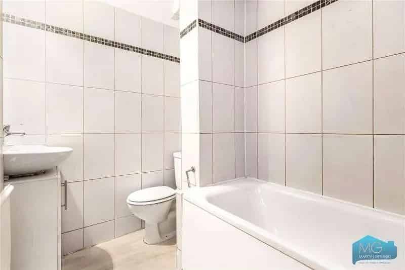 2 Bed Flat for Sale near Brecknock Road