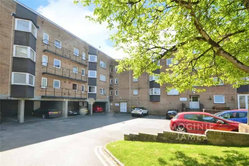 1 Bedroom Flat for Sale Near Amenities