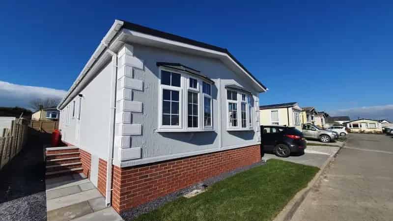 2 Bedroom Park Home for Sale - Modern, En-Suite, Parking