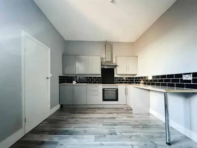 3 Bedroom Mid Terrace House For Sale - NO CHAIN