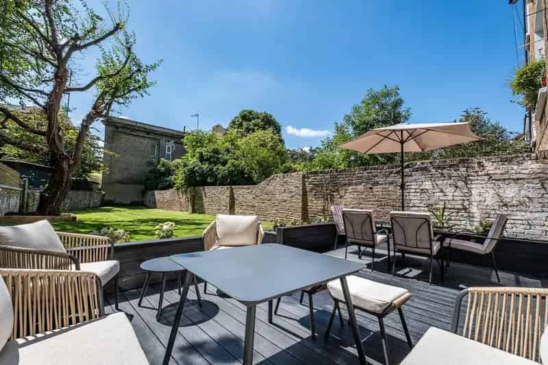 2 Bedroom Flat for Sale in South Hampstead
