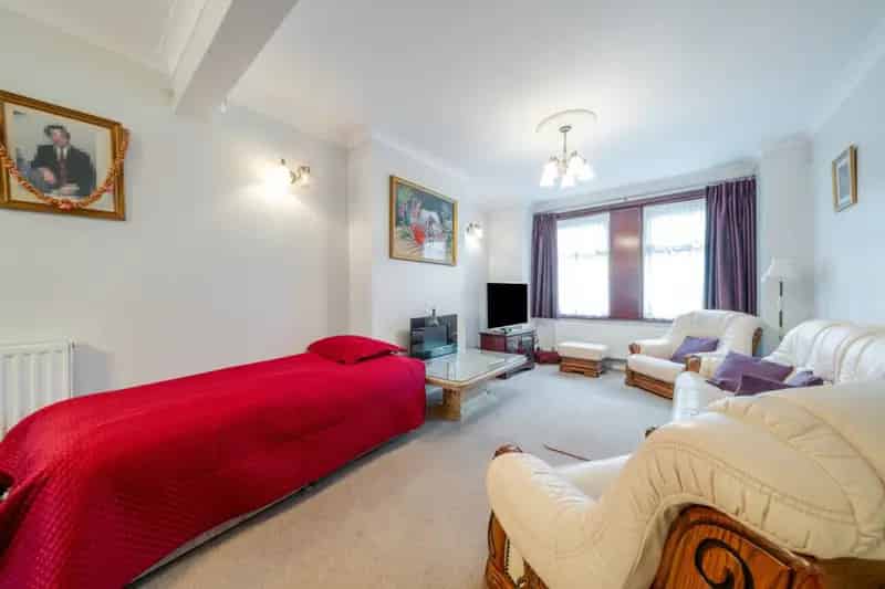 Spacious Period Home 3 Beds 2 Baths Large Garden Potential to Extend