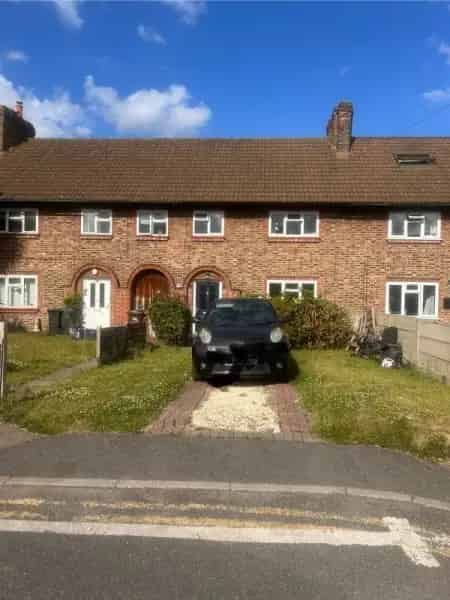 Large 3 Bed House Near Shops and Schools