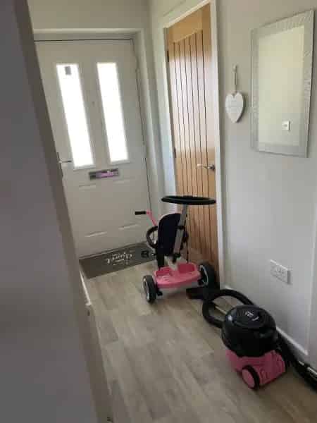 2 Bed Ground Floor Flat Near Schools and Park