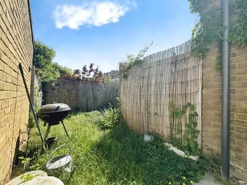 1 Bedroom Flat to Rent SW12 Newly Refurbished Basement Flat