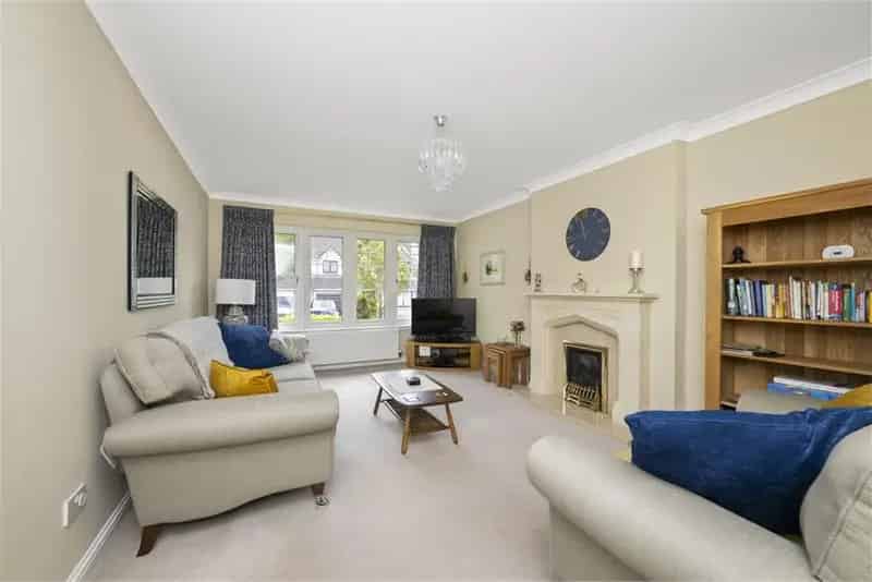 4 Bed Detached House with 2 Reception Rooms and Double Garage
