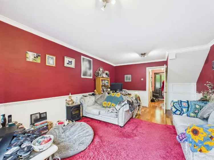 2 Bed House for Sale River Colne
