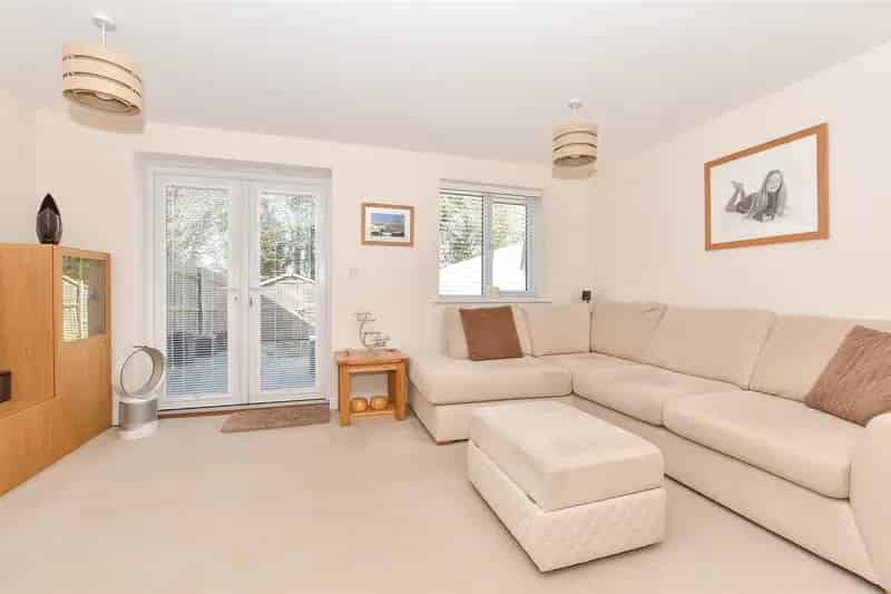 4 Bedroom Townhouse Near Ashford Station