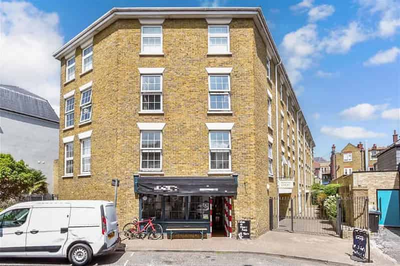 2 Bedroom Apartment for Sale in Broadstairs