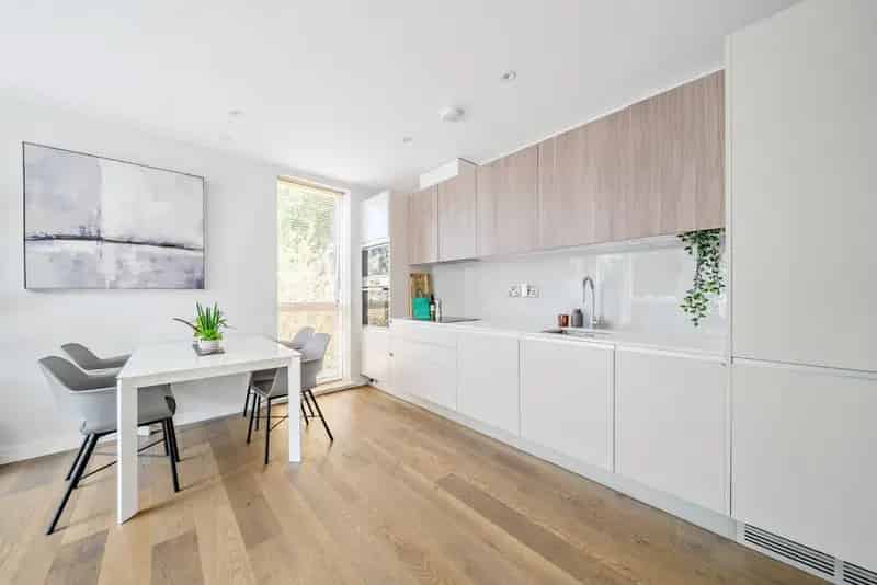 2 Bedroom Modern Garden Flat near Tooting Broadway & Tooting Thameslink Stations
