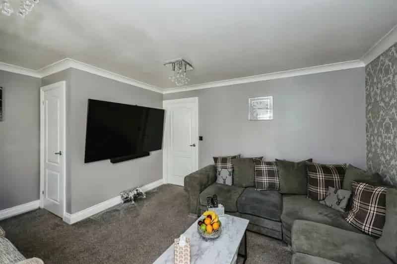 3 Bed 2 Ensuite Southsea House Modernized Kitchen Jacuzzi Garage Solar Panels