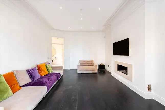 Maisonette to rent in Abbey Road, London NW8