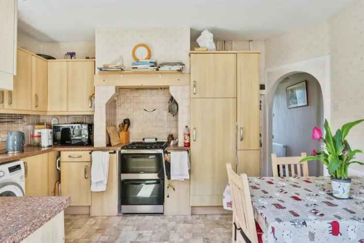 Charming Detached Bungalow 1 2 Bedrooms 2 Shower Rooms South Facing Garden