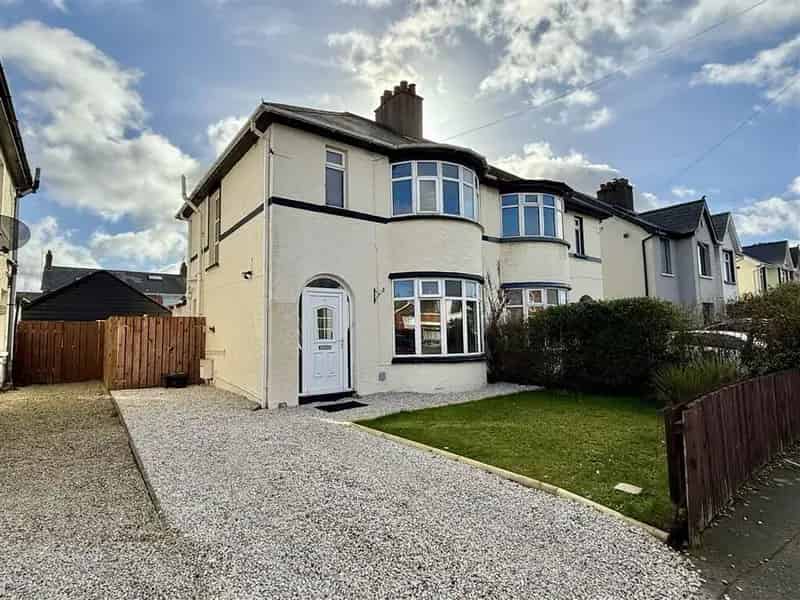 3 Bed Semi Detached House Grand Parade