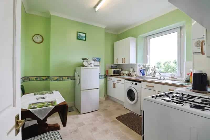 2 Bedroom Maisonette Near Cardiff Bay