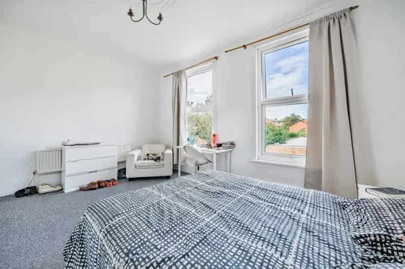 Spacious Family Maisonette near Parsons Green