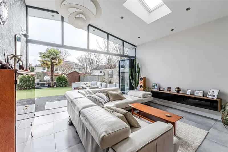 Four Bedroom Semi Detached House Horsforth