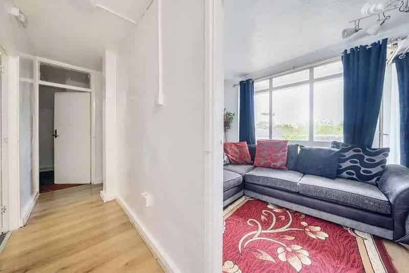 2 Bed Flat for Sale near Sydenham Station