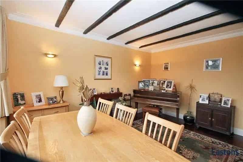 5 bed house for sale