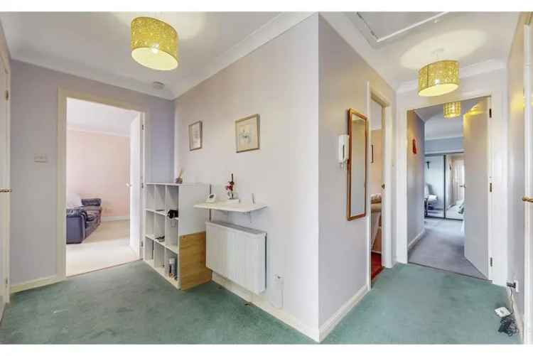 2 Bed Flat - Second Floor with 1 Reception Room