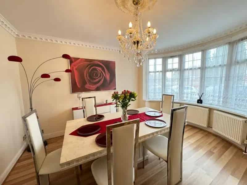 5 Bedroom Semi-Detached House for Sale