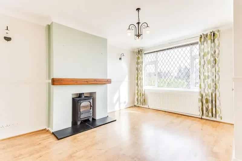 3 Bedroom Mid Terrace House Outwood West Yorkshire WF1