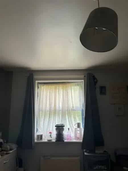 2 Bedroom Flat Near Gatwick