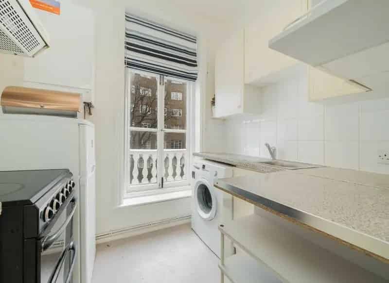 Large 1 Bedroom Apartment Barons Court Central London