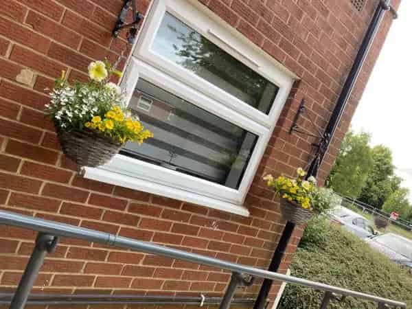 1 Large Bedroom Flat with Storage Cupboard
