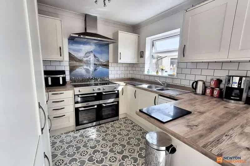 3 Bed Semi-Detached House For Sale