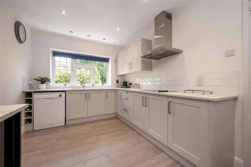 4 Bed House for Sale on No Through Road