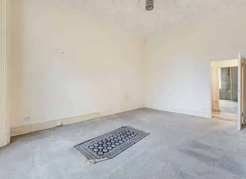 First Floor Studio High Ceilings Character Features London Buy to Let Investment