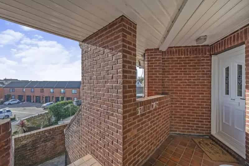 2 Bedroom Flat near Swansea City Centre - No Chain